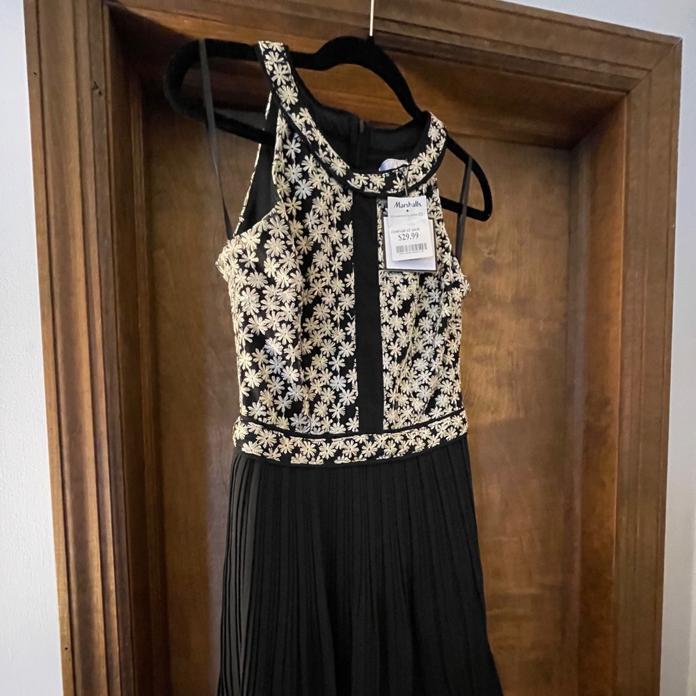 Romeo and Juliet Couture. NWT. Junior S.